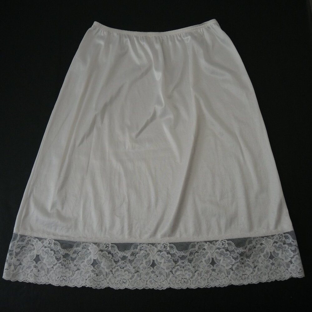 Vassarette White Nylon Half Slip Lace Trim Elastic Waist No Slit Sz Medium